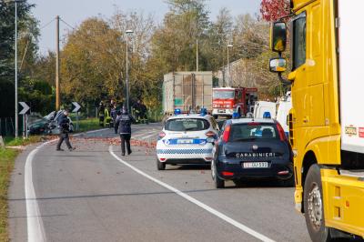 INCIDENTE SCONTRO AUTO CAMION ARGENTA