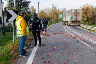 INCIDENTE SCONTRO AUTO CAMION ARGENTA