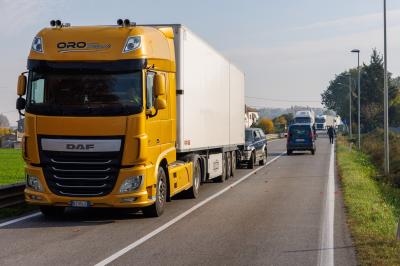 INCIDENTE SCONTRO AUTO CAMION ARGENTA