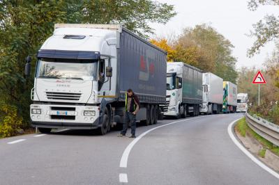 INCIDENTE SCONTRO AUTO CAMION ARGENTA