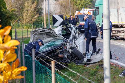 INCIDENTE SCONTRO AUTO CAMION ARGENTA