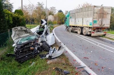 INCIDENTE SCONTRO AUTO CAMION ARGENTA