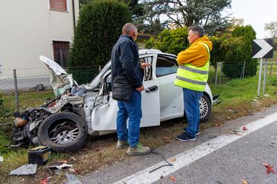 INCIDENTE SCONTRO AUTO CAMION ARGENTA