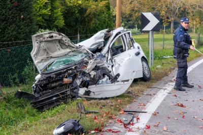 INCIDENTE SCONTRO AUTO CAMION ARGENTA