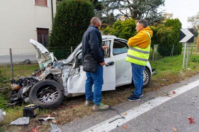 INCIDENTE SCONTRO AUTO CAMION ARGENTA