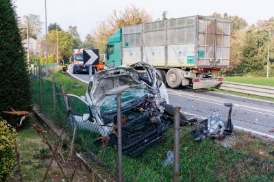 INCIDENTE SCONTRO AUTO CAMION ARGENTA