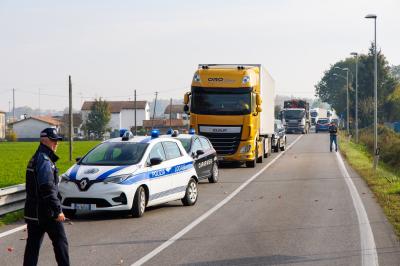 INCIDENTE SCONTRO AUTO CAMION ARGENTA