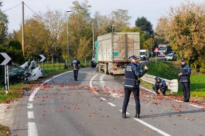 INCIDENTE SCONTRO AUTO CAMION ARGENTA