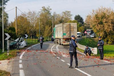 INCIDENTE SCONTRO AUTO CAMION ARGENTA