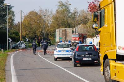 INCIDENTE SCONTRO AUTO CAMION ARGENTA