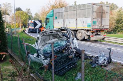 INCIDENTE SCONTRO AUTO CAMION ARGENTA