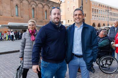 ANSELMO E PIZZAROTTI BANCHETTO AZIONE