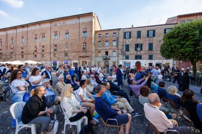 COMIZIO CARLO CALENDA AZIONE FERRARA