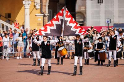 PALIO BANDIERE RAGAZZI FERRARA