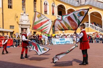 PALIO BANDIERE RAGAZZI FERRARA