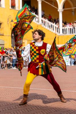 PALIO BANDIERE IN PIAZZA FERRARA