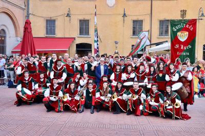 PALIO BANDIERE IN PIAZZA FERRARA