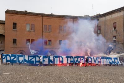 PROTESTA ULTRAS CONTRO TACOPINA FERRARA