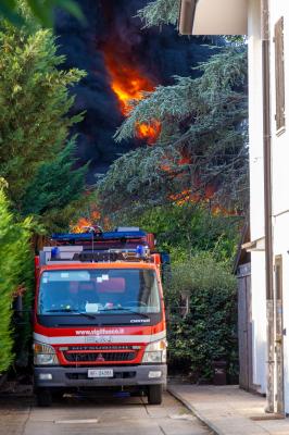 INCENDIO FABBRICA VETRORESINA MIGLIARINO