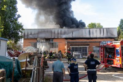 INCENDIO FABBRICA VETRORESINA MIGLIARINO