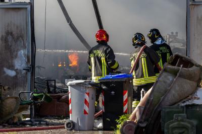 INCENDIO FABBRICA VETRORESINA MIGLIARINO