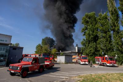 INCENDIO FABBRICA VETRORESINA MIGLIARINO