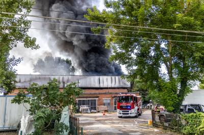 INCENDIO FABBRICA VETRORESINA MIGLIARINO