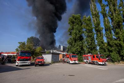 INCENDIO FABBRICA VETRORESINA MIGLIARINO