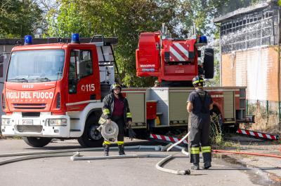 INCENDIO FABBRICA VETRORESINA MIGLIARINO