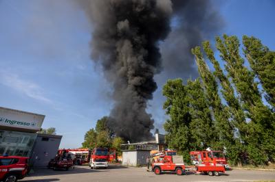 INCENDIO FABBRICA VETRORESINA MIGLIARINO