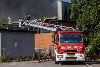 INCENDIO FABBRICA VETRORESINA MIGLIARINO