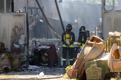 INCENDIO FABBRICA VETRORESINA MIGLIARINO