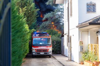 INCENDIO FABBRICA VETRORESINA MIGLIARINO