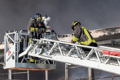 INCENDIO FABBRICA VETRORESINA MIGLIARINO