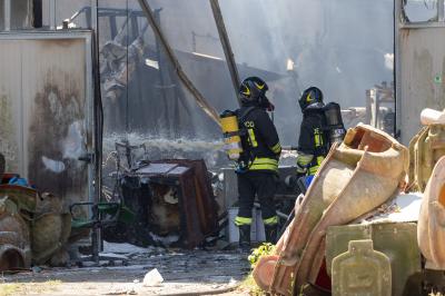 INCENDIO FABBRICA VETRORESINA MIGLIARINO