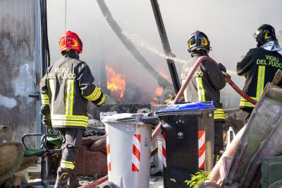 INCENDIO FABBRICA VETRORESINA MIGLIARINO