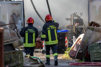 INCENDIO FABBRICA VETRORESINA MIGLIARINO