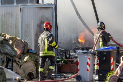 INCENDIO FABBRICA VETRORESINA MIGLIARINO