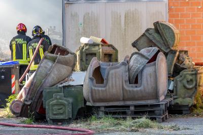 INCENDIO FABBRICA VETRORESINA MIGLIARINO