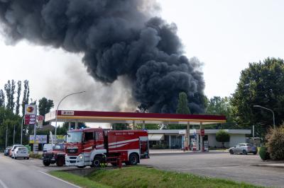 INCENDIO FABBRICA VETRORESINA MIGLIARINO