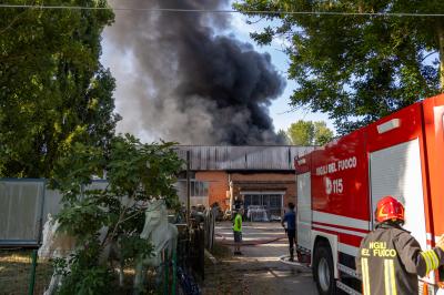 INCENDIO FABBRICA VETRORESINA MIGLIARINO