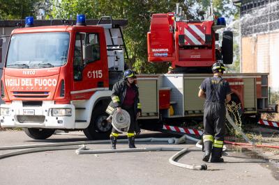 INCENDIO FABBRICA VETRORESINA MIGLIARINO