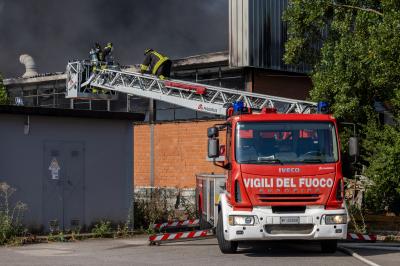 INCENDIO FABBRICA VETRORESINA MIGLIARINO