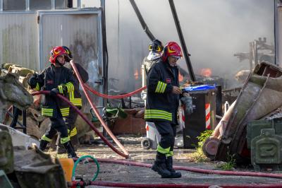 INCENDIO FABBRICA VETRORESINA MIGLIARINO