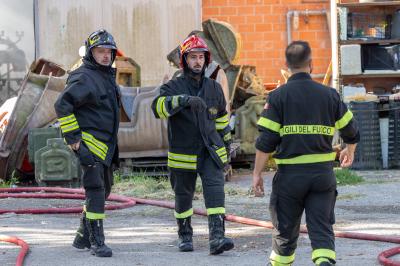 INCENDIO FABBRICA VETRORESINA MIGLIARINO