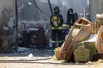 INCENDIO FABBRICA VETRORESINA MIGLIARINO