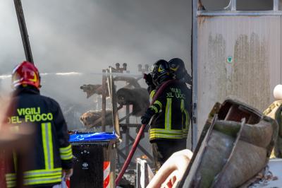 INCENDIO FABBRICA VETRORESINA MIGLIARINO