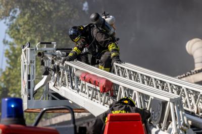 INCENDIO FABBRICA VETRORESINA MIGLIARINO