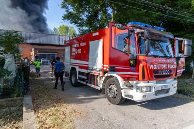 INCENDIO FABBRICA VETRORESINA MIGLIARINO