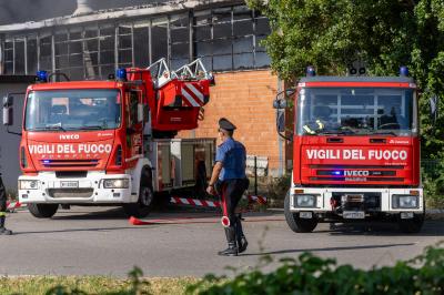 INCENDIO FABBRICA VETRORESINA MIGLIARINO